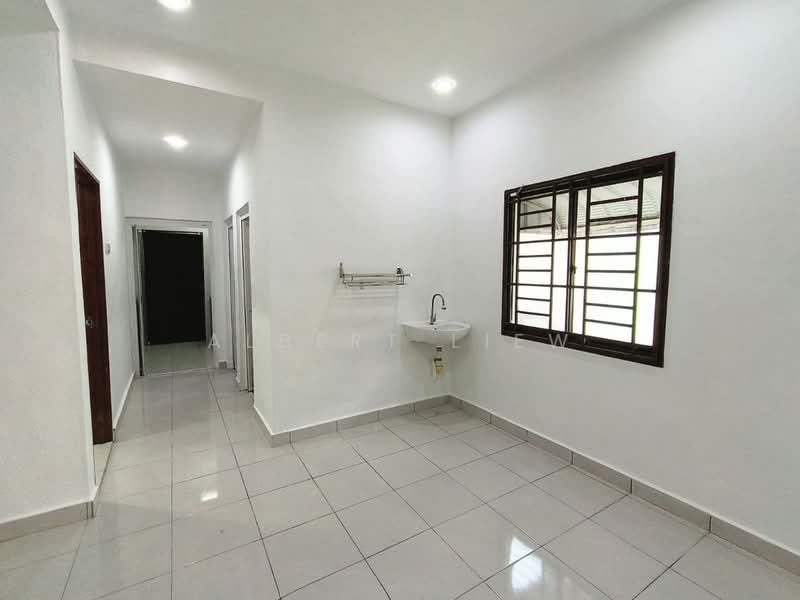 1-storey Terraced House for Sale in Pulai (Johor) - Albert Liew - Corridor - PropertyGuru.com.my