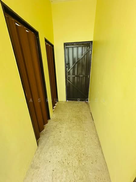 Rumah Teres 1 Tingkat untuk Dijual di Taman Desa Aman (Sungai Lalang) - Hasrul Rosli - Corridor - PropertyGuru.com.my