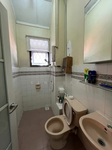 Rumah Teres 2 Tingkat untuk Dijual di Bandar Kinrara Seksyen 1 (Bandar Kinrara) - Kent Lai - Bathroom - PropertyGuru.com.my