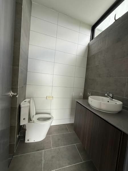 Warehouse for Sale in Bintulu (Sarawak) - Jeno Tan - Bathroom - PropertyGuru.com.my
