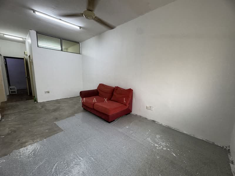 Rumah Flat untuk Dijual di Flat PKNS Section 7 - Max Lim - Living Room - PropertyGuru.com.my