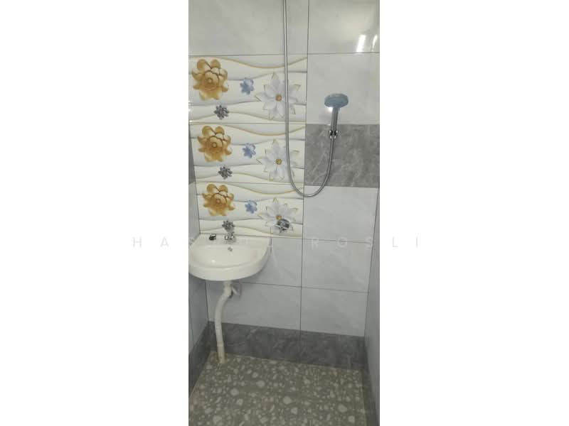 1-storey Terraced House for Sale in Lunas (Kedah) - Hasrul Rosli - Bathroom - PropertyGuru.com.my