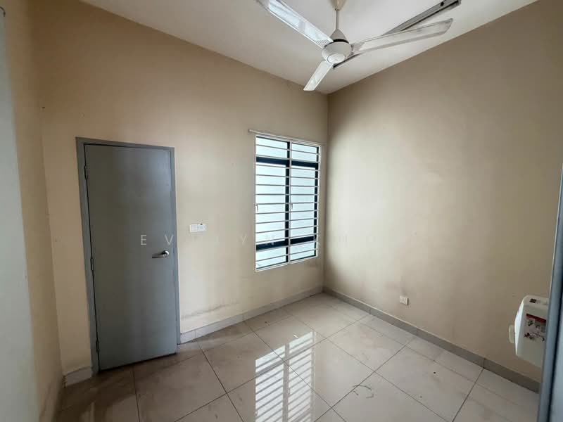 2-storey Terraced House for Sale in Saujana Rawang (Rawang) - Evelyn Khoo - Room - PropertyGuru.com.my