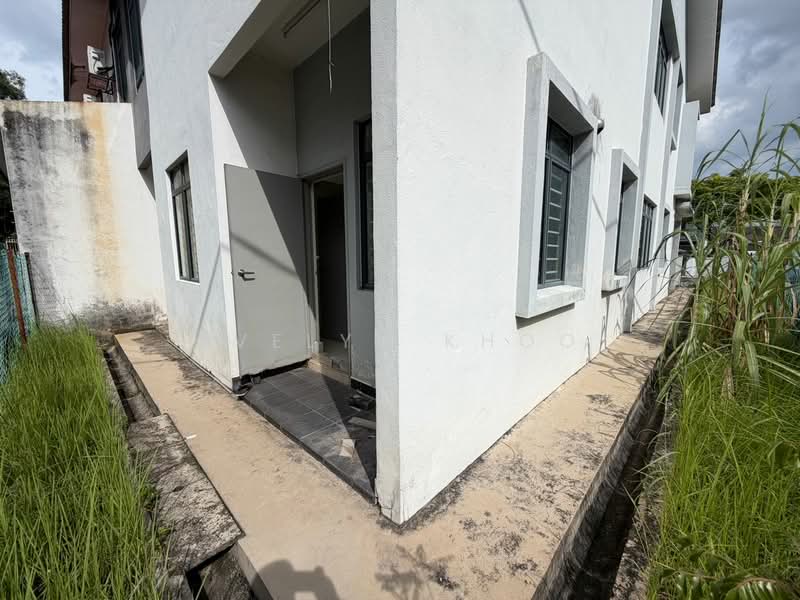2-storey Terraced House for Sale in Saujana Rawang (Rawang) - Evelyn Khoo - Side Land - PropertyGuru.com.my