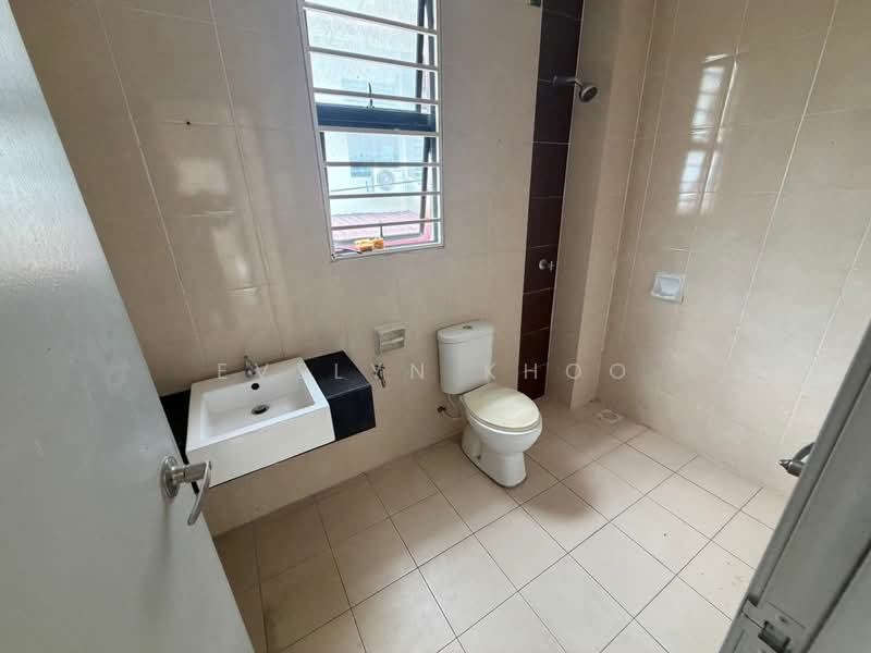 2-storey Terraced House for Sale in Saujana Rawang (Rawang) - Evelyn Khoo - Bathroom - PropertyGuru.com.my