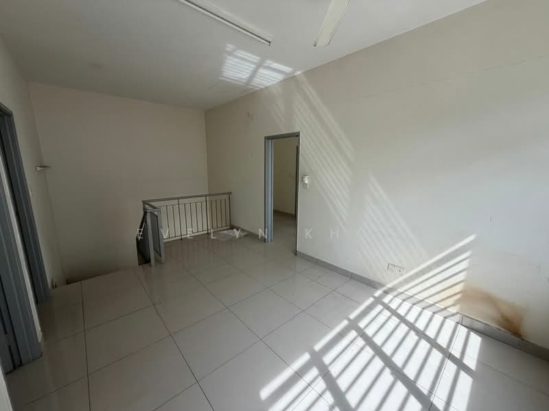 2-storey Terraced House for Sale in Saujana Rawang (Rawang) - Evelyn Khoo - Hallway - PropertyGuru.com.my