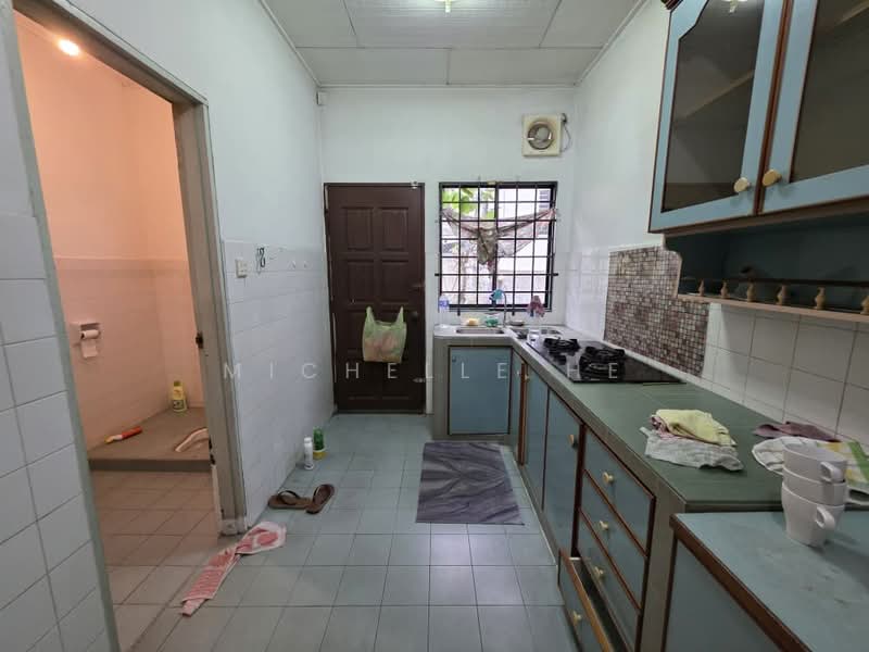 2-storey Terraced House for Sale in Bandar Baru Permas Jaya (Permas Jaya) - Michelle He - Kitchen - PropertyGuru.com.my