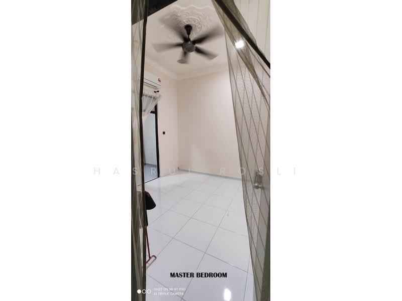 Rumah Teres 1 Tingkat untuk Dijual di Taman Pinggiran Bertam (Kepala Batas) - Hasrul Rosli - Master Bedroom - PropertyGuru.com.my