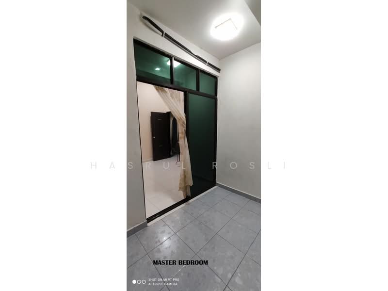 Rumah Teres 1 Tingkat untuk Dijual di Taman Pinggiran Bertam (Kepala Batas) - Hasrul Rosli - Master Bedroom - PropertyGuru.com.my