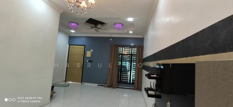 Rumah Teres 1 Tingkat untuk Dijual di Taman Pinggiran Bertam (Kepala Batas) - Hasrul Rosli - Living Room - PropertyGuru.com.my