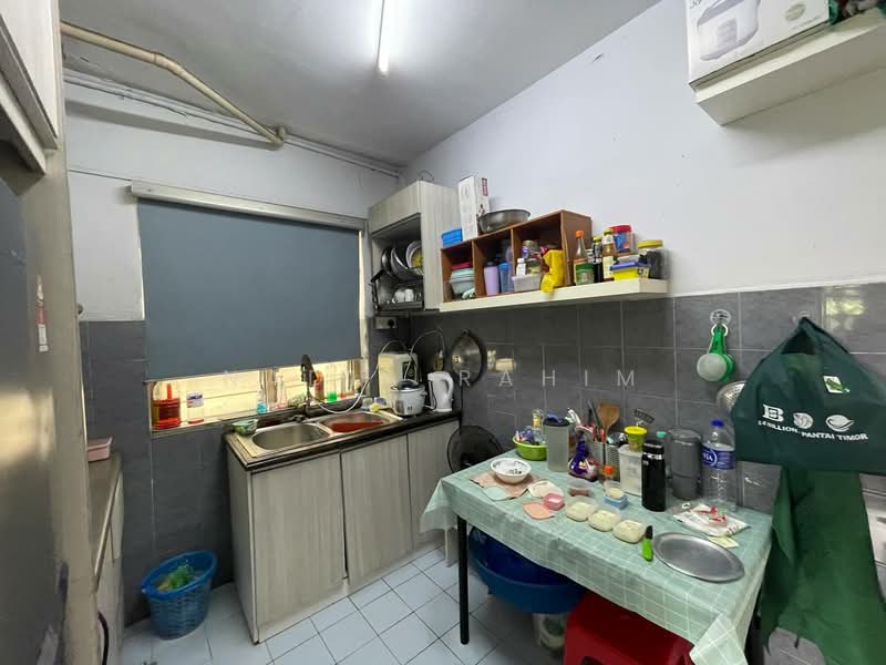Flat for Sale at Pelangi Magna - Nadia Rahim - Kitchen - PropertyGuru.com.my