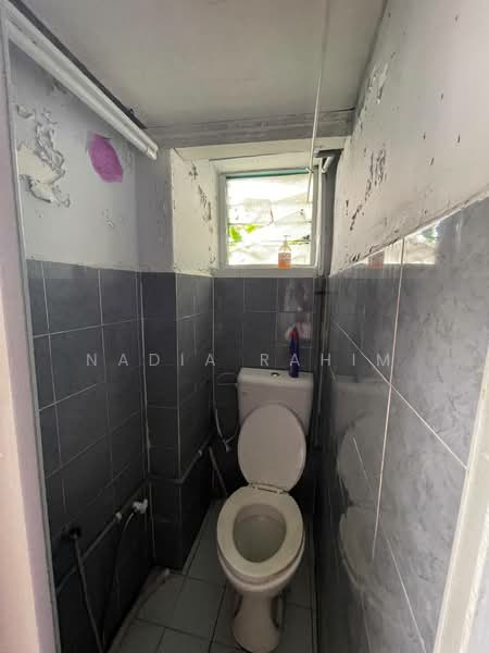 Flat for Sale at Pelangi Magna - Nadia Rahim - Bathroom - PropertyGuru.com.my