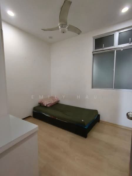 Servis Apartment untuk Disewa di Larkin Heights - Emily Hau - Bedroom - PropertyGuru.com.my