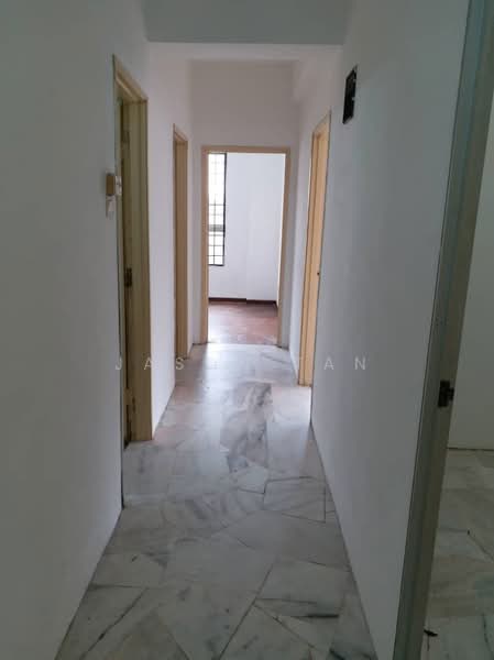 Rumah Flat untuk Dijual di Pusat Bandar Puchong - Jason Tan - Corridor - PropertyGuru.com.my