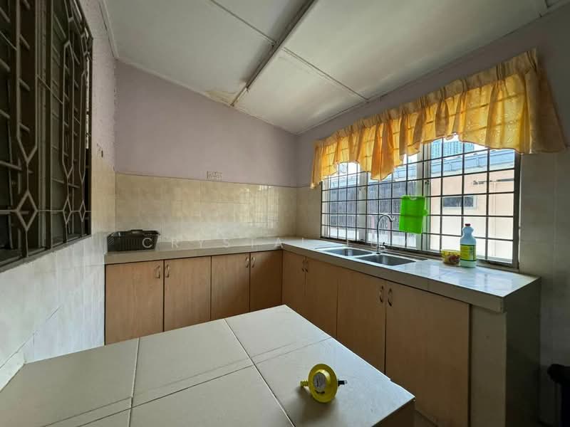 1-storey Terraced House for Rent in Taman Cuepacs (Kepong) - Crystal Lum - Kitchen - PropertyGuru.com.my