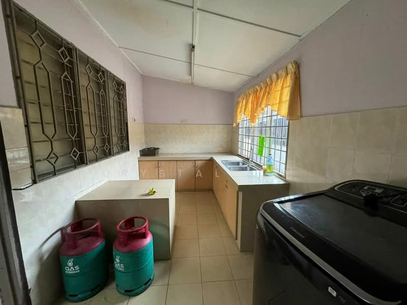 1-storey Terraced House for Rent in Taman Cuepacs (Kepong) - Crystal Lum - Kitchen - PropertyGuru.com.my