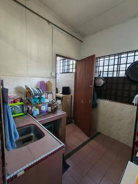 1-storey Terraced House for Sale in Senai (Johor) - Albert Liew - Kitchen - PropertyGuru.com.my