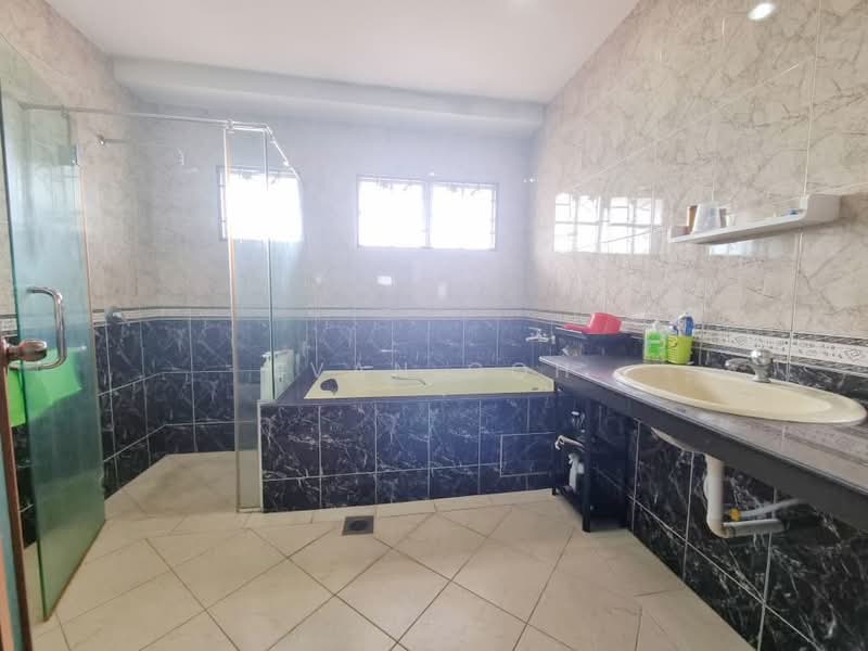 Rumah Berkembar untuk Dijual di Bandar Bukit Puchong 2 (Puchong) - Evan Goh - Bathroom - PropertyGuru.com.my