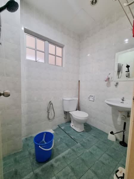 Rumah Berkembar untuk Dijual di Bandar Bukit Puchong 2 (Puchong) - Evan Goh - Bathroom - PropertyGuru.com.my