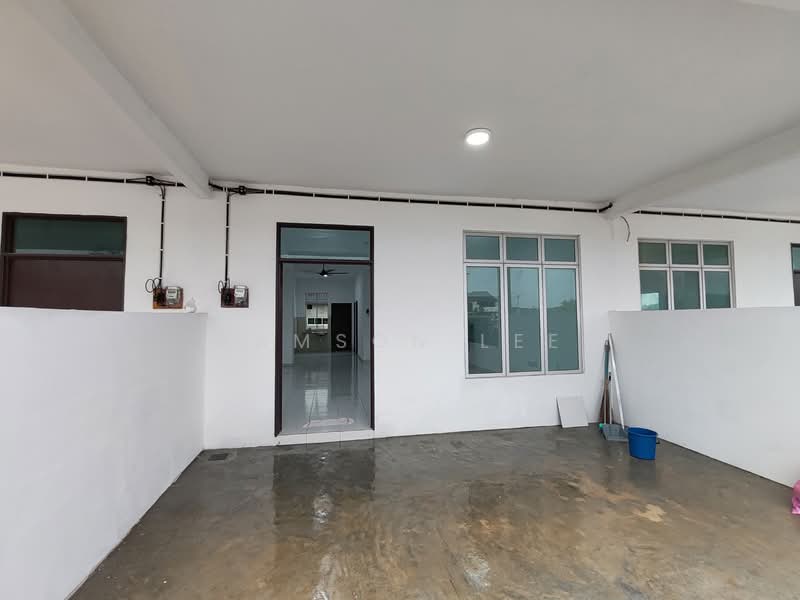 3-storey Terraced House for Sale in Taman Kundang Jaya (Rawang) - Samson Lee - Entrance - PropertyGuru.com.my