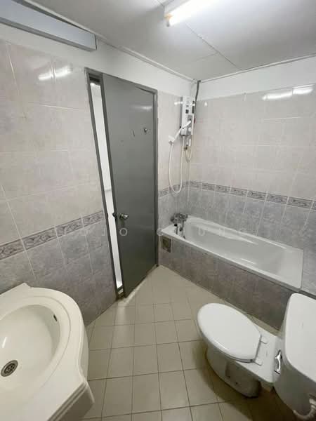 2-storey Terraced House for Rent in Taman Mount Austin (Tebrau) - Jojo Chung - Bathroom - PropertyGuru.com.my