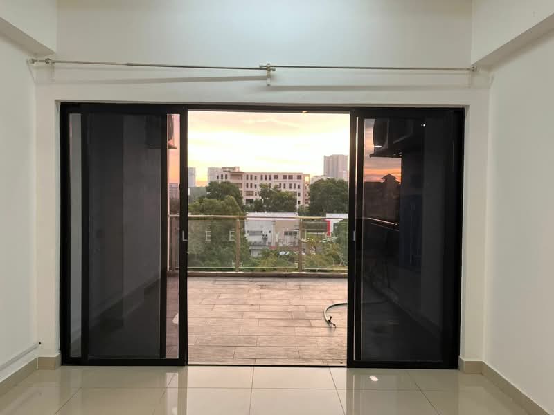 Servis Apartment untuk Disewa di HYVE - Lee Yuqi - Balcony - PropertyGuru.com.my