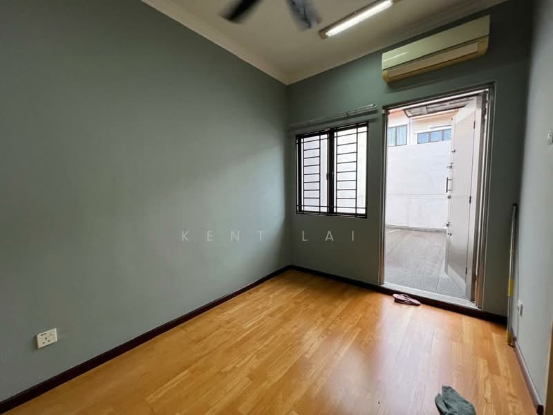 2-storey Terraced House for Sale in Bandar Kinrara Seksyen 1 (Bandar Kinrara) - Kent Lai - Entrance - PropertyGuru.com.my