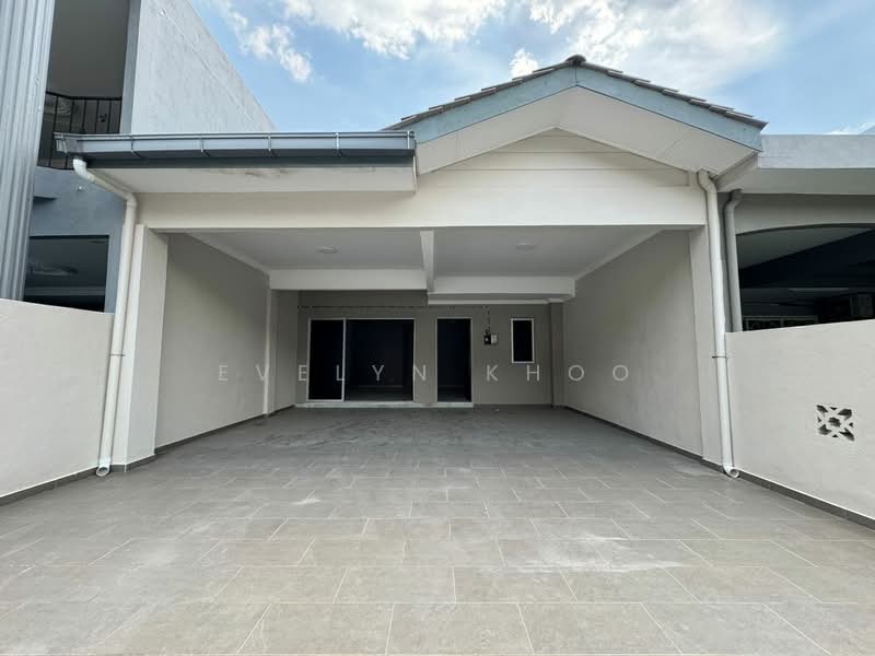 2-storey Terraced House for Sale in Rawang Perdana 2 (Rawang) - Evelyn Khoo - Car Porch - PropertyGuru.com.my