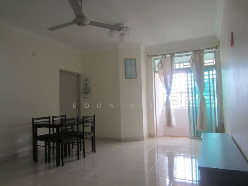 Pangsapuri untuk Dijual di Ixora Heights Apartment - Boon Siew - Living Room - PropertyGuru.com.my
