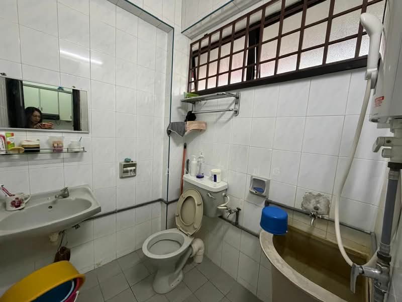 2-storey Terraced House for Sale in Taman Green Lane (Jelutong) - Bryan Teng - Bathroom - PropertyGuru.com.my