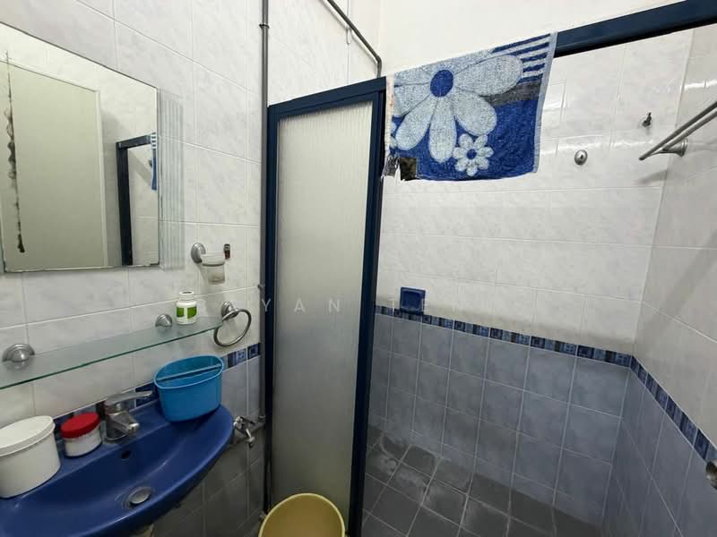 2-storey Terraced House for Sale in Taman Green Lane (Jelutong) - Bryan Teng - Bathroom - PropertyGuru.com.my