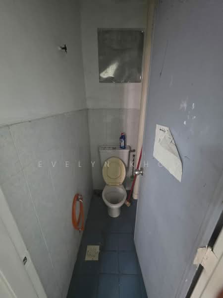 Shop for Rent in Sungai Buloh (Selangor) - Evelyn Khoo - Bathroom - PropertyGuru.com.my