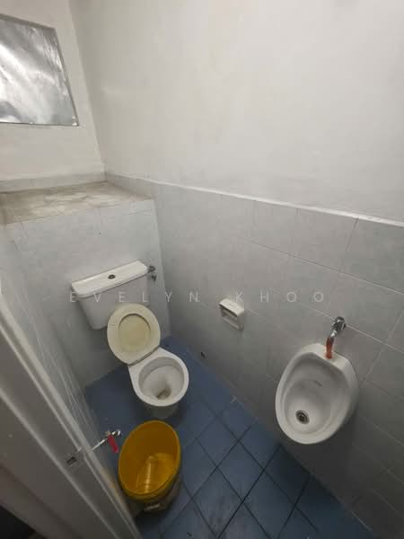 Shop for Rent in Sungai Buloh (Selangor) - Evelyn Khoo - Bathroom - PropertyGuru.com.my