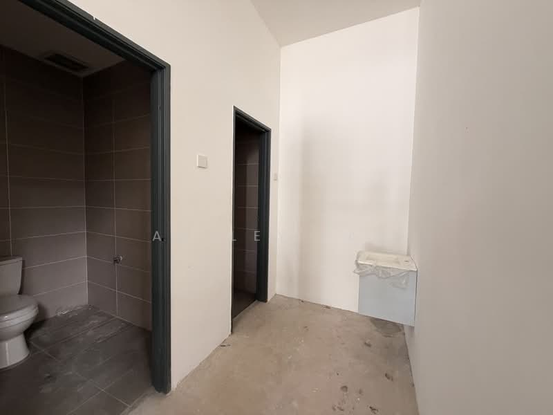 Kilang untuk Disewa di Taman IKS Bukit Minyak (Bukit Mertajam) - Ashley Tan - Bathroom - PropertyGuru.com.my