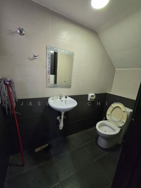 Semi-Detached House for Sale in Laman Residen Kipark Sri Utara (Batu Caves) - Jasemin Chia - Bathroom - PropertyGuru.com.my