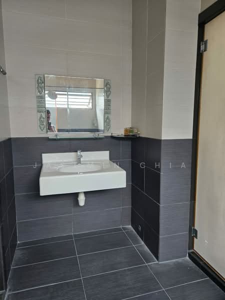 Semi-Detached House for Sale in Laman Residen Kipark Sri Utara (Batu Caves) - Jasemin Chia - Bathroom - PropertyGuru.com.my