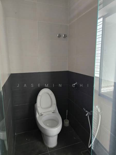 Semi-Detached House for Sale in Laman Residen Kipark Sri Utara (Batu Caves) - Jasemin Chia - Bathroom - PropertyGuru.com.my