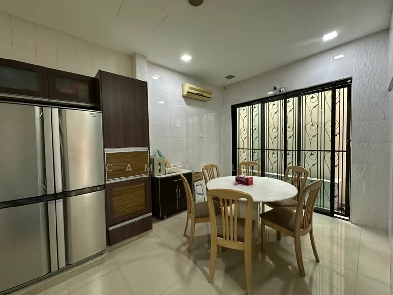 Rumah Berkembar untuk Dijual di Kipark Sri Utara (Batu) - Cammie Loh - Kitchen - PropertyGuru.com.my