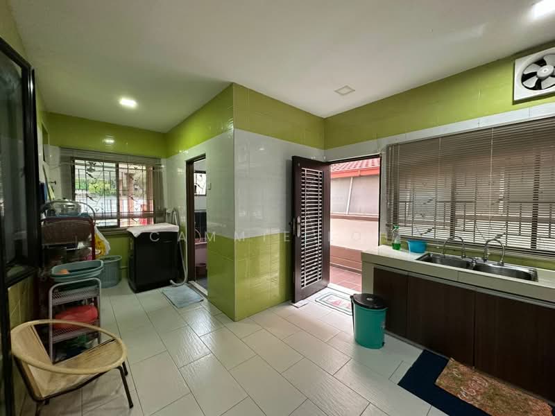 Rumah Berkembar untuk Dijual di Kipark Sri Utara (Batu) - Cammie Loh - Kitchen - PropertyGuru.com.my