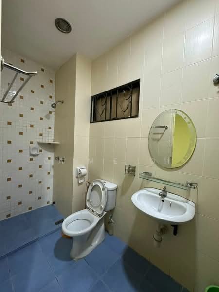 Rumah Berkembar untuk Dijual di Kipark Sri Utara (Batu) - Cammie Loh - Bathroom - PropertyGuru.com.my