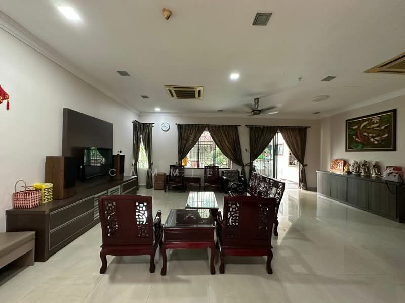 Rumah Berkembar untuk Dijual di Kipark Sri Utara (Batu) - Cammie Loh - Living Room - PropertyGuru.com.my