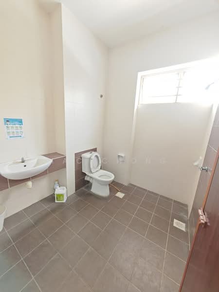 Semi-Detached House for Rent in Bandar Teknologi Kajang (Kajang) - Mac Chong - Bathroom - PropertyGuru.com.my