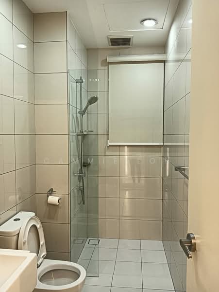 Servis Apartment untuk Disewa di Avara - Cammie Loh - Bathroom - PropertyGuru.com.my