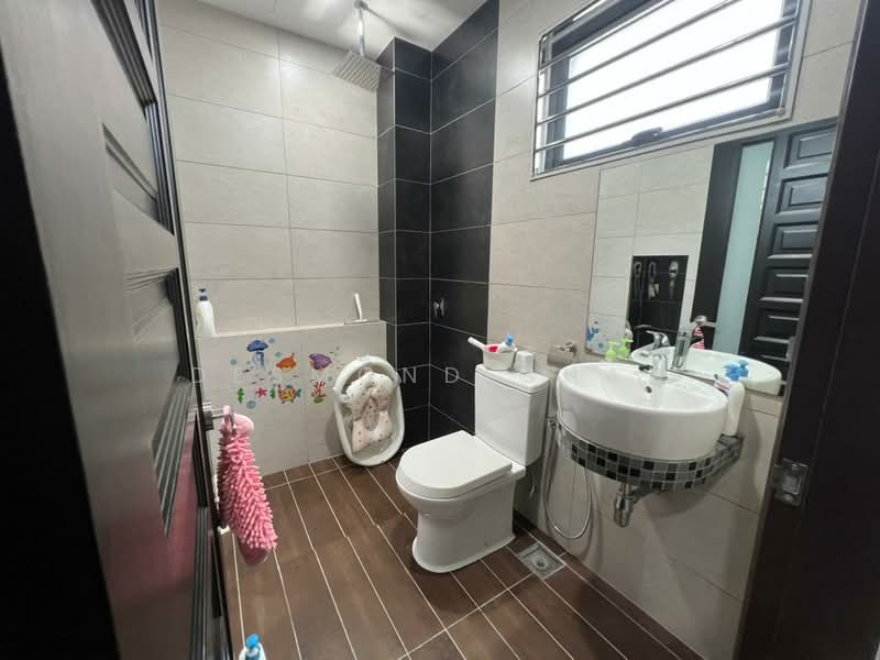 Rumah Teres 2 Tingkat untuk Dijual di Bandar Bukit Raja (Klang) - Desmond Chan - Bathroom - PropertyGuru.com.my