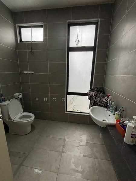 Semi-Detached House for Sale in Bandar Cemerlang (Ulu Tiram) - Yucong . - Bathroom - PropertyGuru.com.my