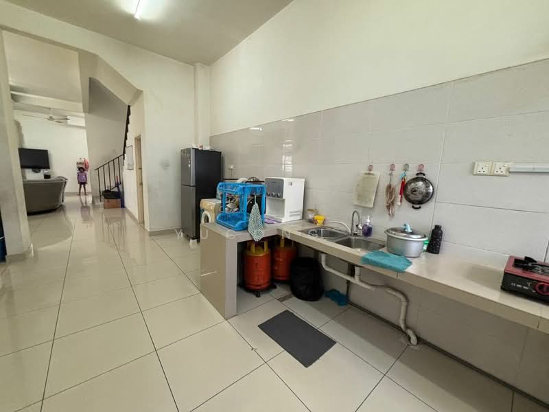 Semi-Detached House for Sale in Bandar Cemerlang (Ulu Tiram) - Yucong . - Kitchen - PropertyGuru.com.my
