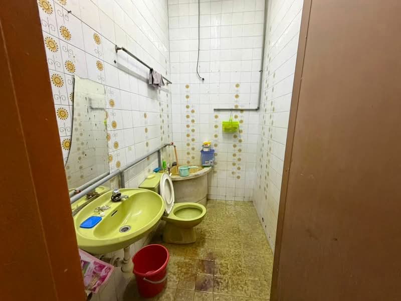 1-storey Terraced House for Sale in Taman Bukit Maluri (Kepong) - Kiing TW - Bathroom - PropertyGuru.com.my
