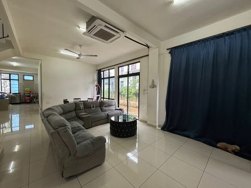 Semi-Detached House for Sale in Bandar Cemerlang (Ulu Tiram) - Yucong . - Living Room - PropertyGuru.com.my
