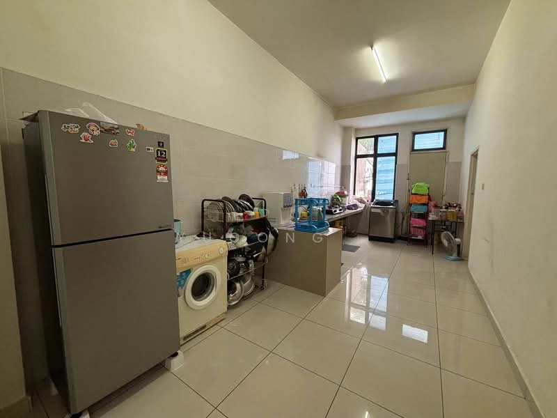 Semi-Detached House for Sale in Bandar Cemerlang (Ulu Tiram) - Yucong . - Kitchen - PropertyGuru.com.my