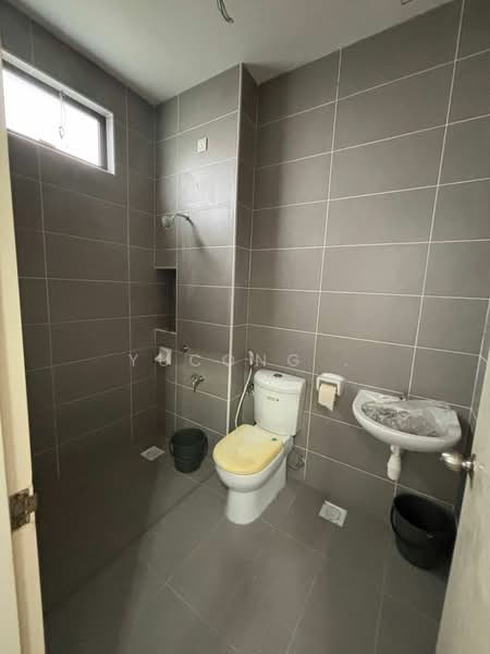 Semi-Detached House for Sale in Bandar Cemerlang (Ulu Tiram) - Yucong . - Bathroom - PropertyGuru.com.my